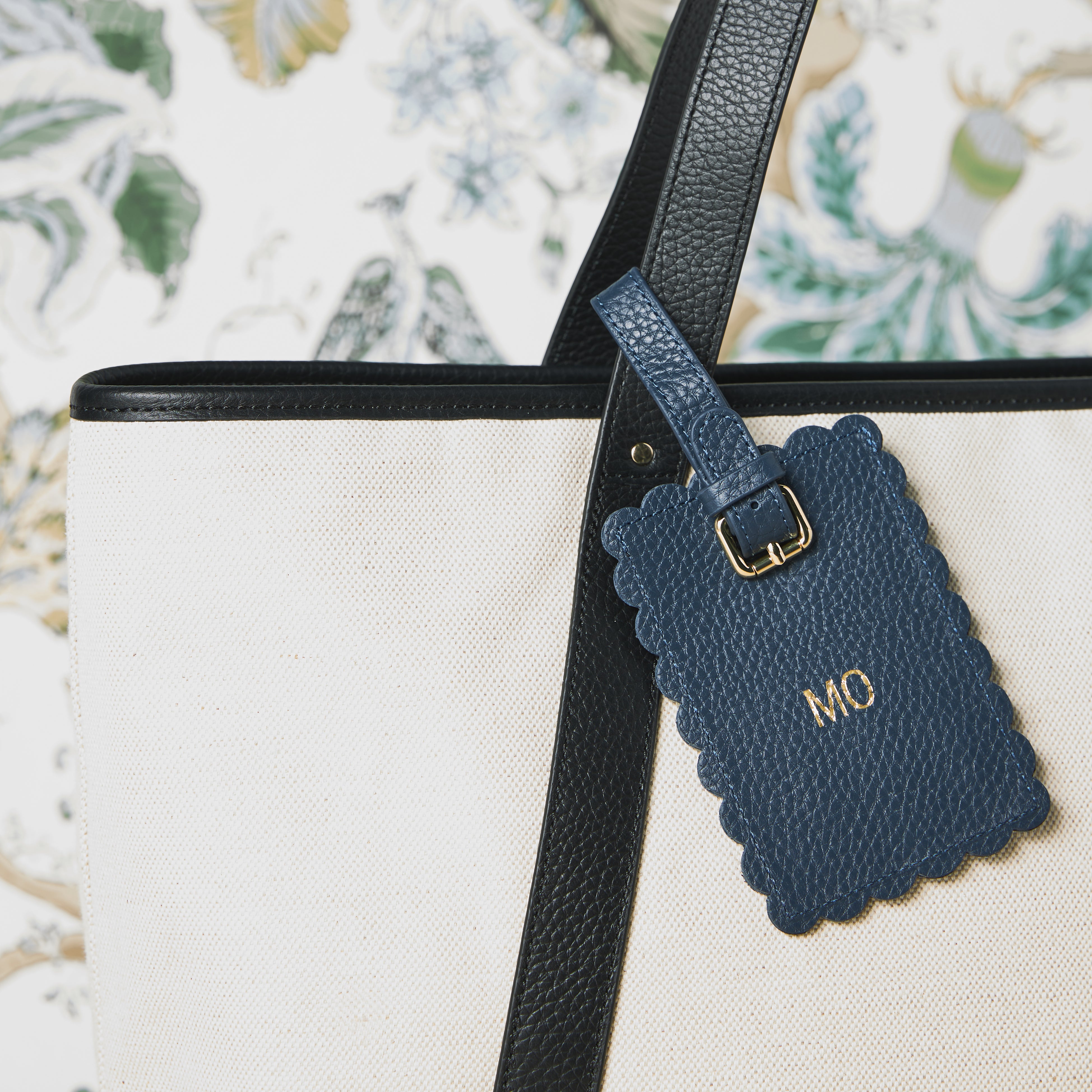 The Luggage Tag – Neely & Chloe